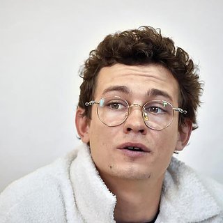 Звезда сериала «Слово пацана» вышел на свободу после дебоша и укуса официантки