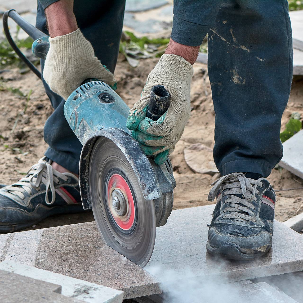 &laquo;Форма не наша, автомат не наш&raquo;. В российском городе снесли памятник бойцам СВО. Его раскритиковали местные жители