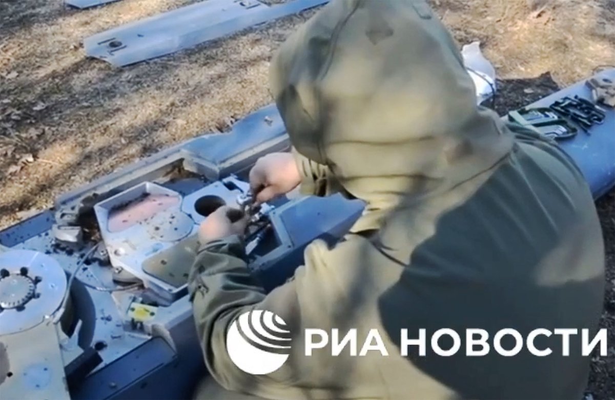 В России впервые показали внутренности западных ракет Storm Shadow. Что увидели военные при разборке снаряда?