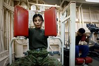 Неслабый пол. В Японии активно призывают женщин в армию. Что их там ждет?