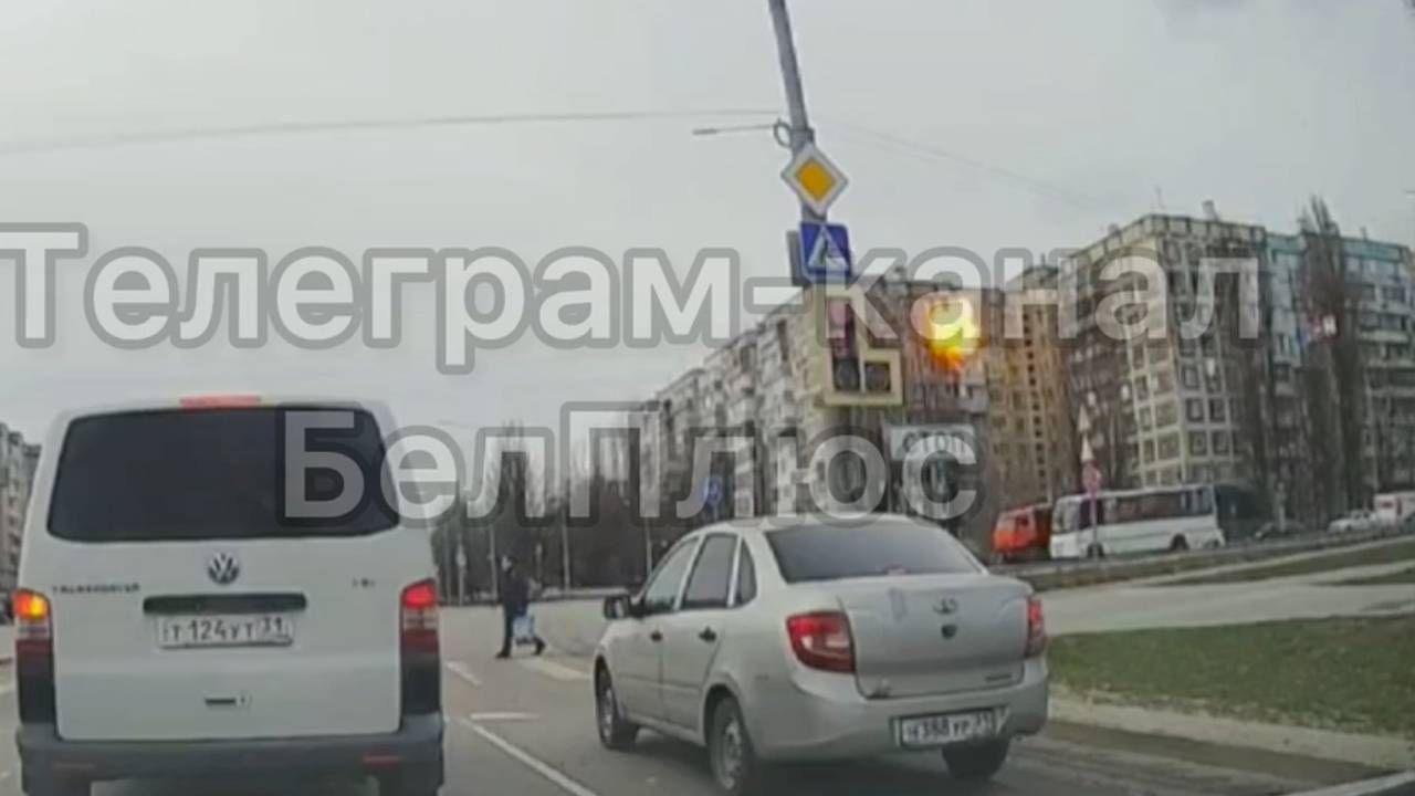 Удар беспилотника ВСУ по жилой многоэтажке в Белгороде сняли на видео:  Происшествия: Россия: Lenta.ru