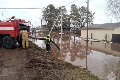 На Алтае талые воды перекрыли дороги и подтопили дома