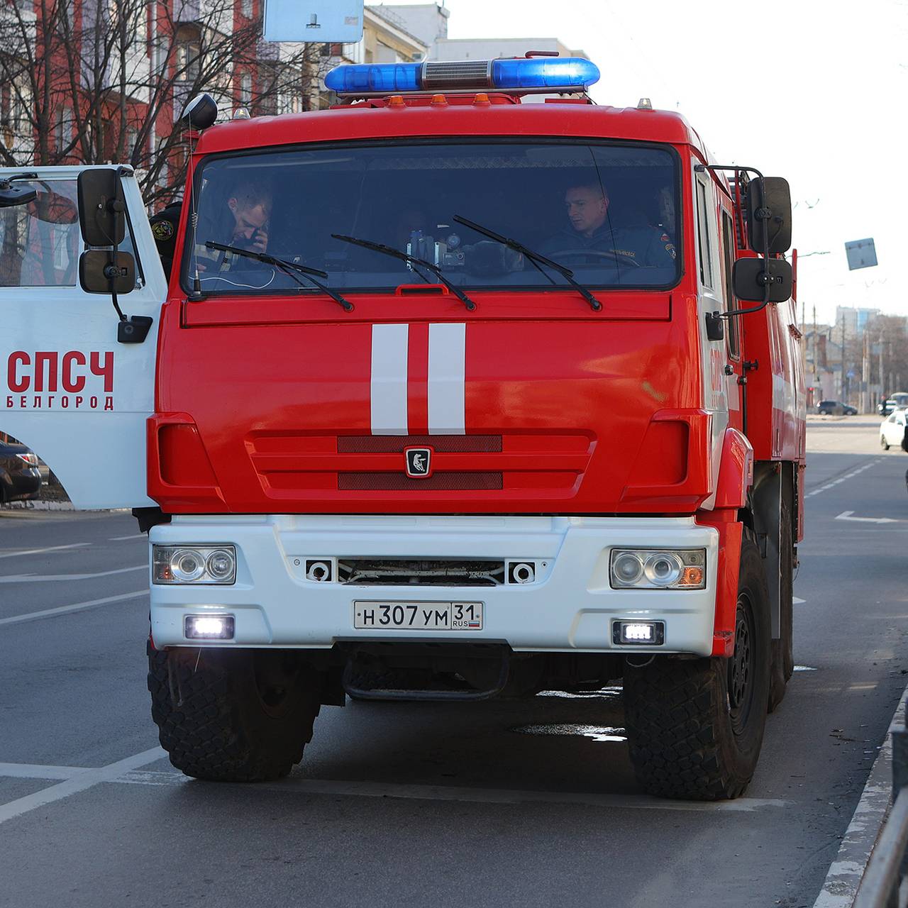 Обстрел из «Вампира» повредил восемь многоквартирных домов и школу в  Белгороде: Политика: Россия: Lenta.ru