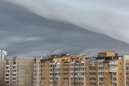 Загадочные облака заметили в небе над российским городом