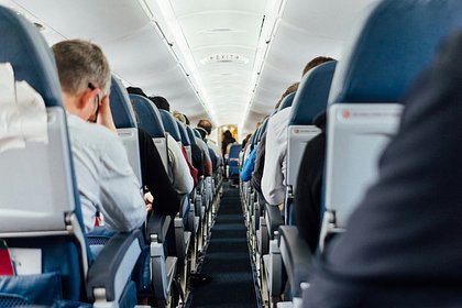 Чиновники из России учинили дебош в самолете и угрожали вывезти пассажиров в лес