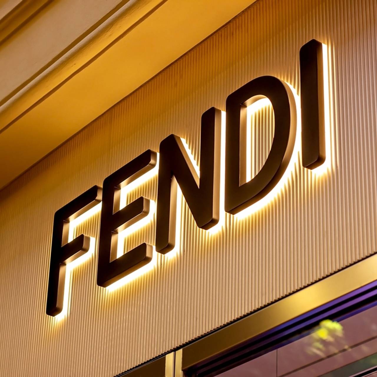 Fendi закрыл последний магазин в России: Явления: Ценности: Lenta.ru