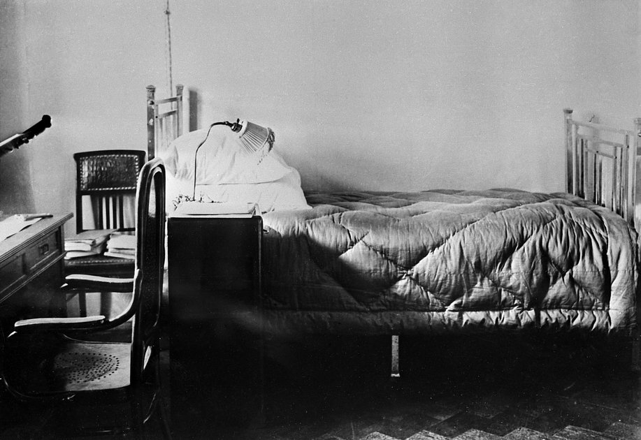 Спальная комната в квартире В.И. Ленина в Кремле