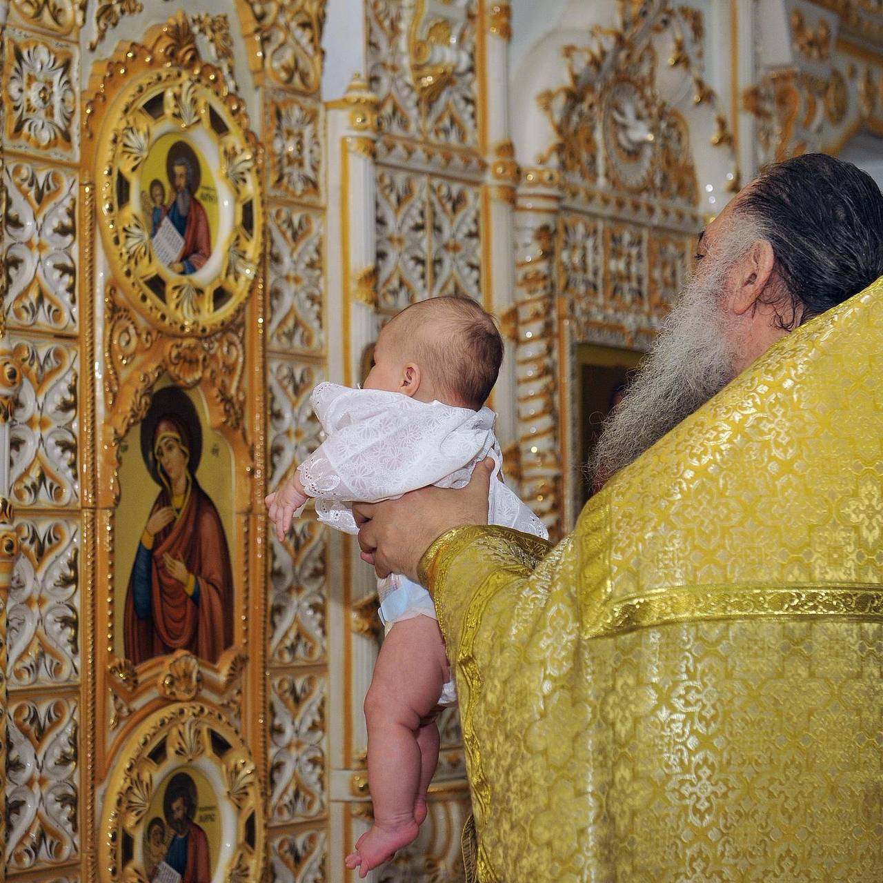 Подготовка к крещению ребенка для родителей и крестных