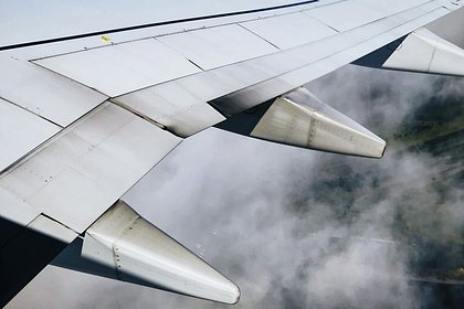 Летевший в Читу пассажирский самолет резко сменил курс и сел в другом месте
