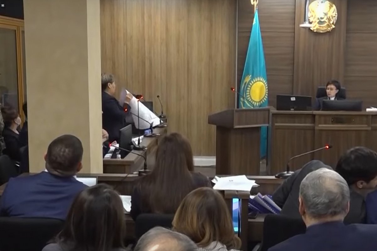 «Билась об пол и стены». В Казахстане судят экс-министра за жестокую расправу над женой. Как он объяснил свой поступок?