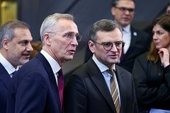 Дмитрий Кулеба (справа)