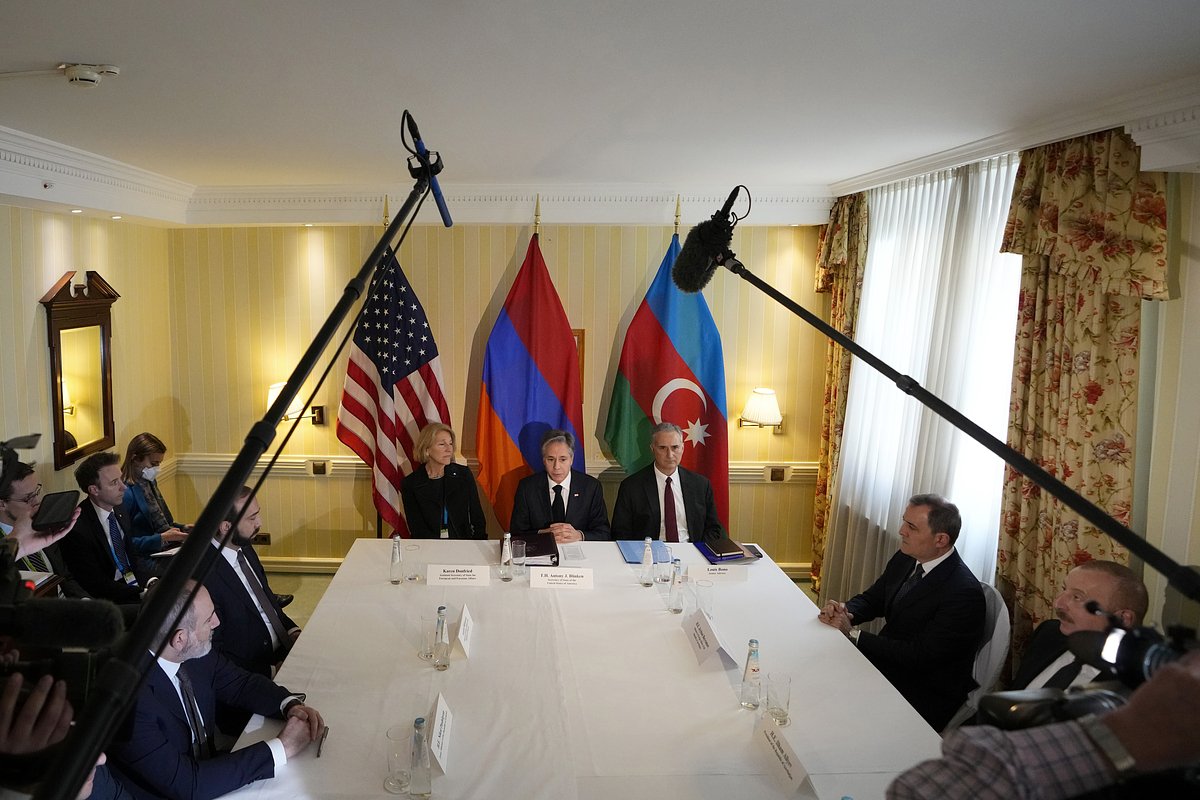 Государственный секретарь США Энтони Блинкен на встрече с президентом Азербайджана Ильхамом Алиевым и премьер-министром Армении Николом Пашиняном на Мюнхенской конференции по безопасности, Германия, 18 февраля 2023 года