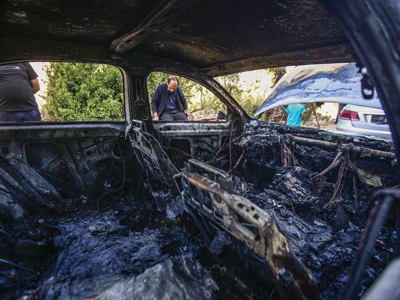 Мужчина спас попавшую в аварию женщину из задымленной машины: Люди: Из  жизни: Lenta.ru