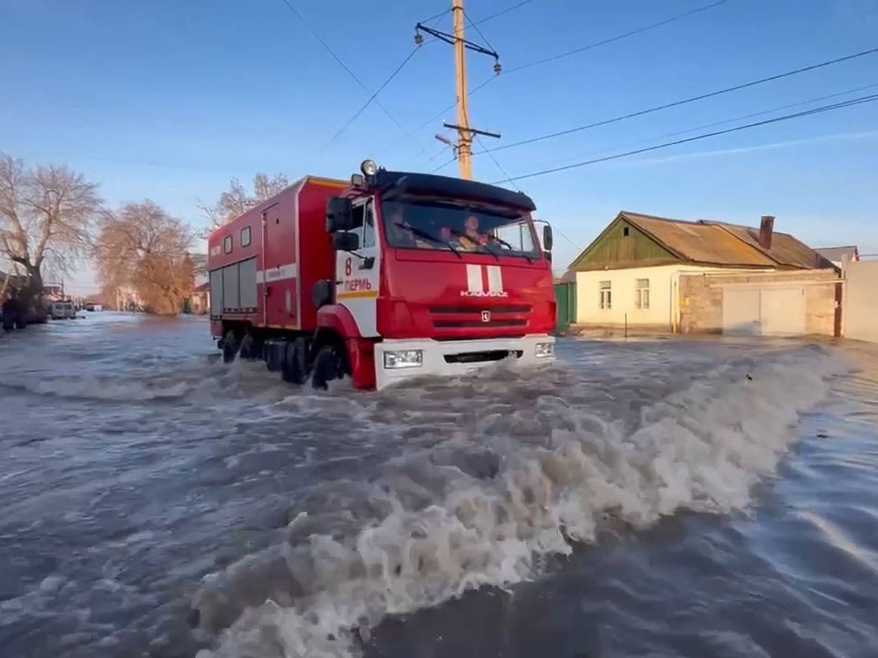 Число жертв прорыва дамбы в Орске возросло: Происшествия: Россия: Lenta.ru