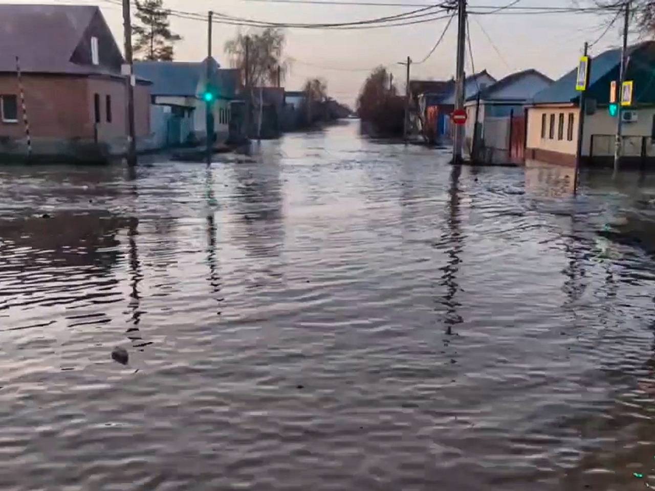 В прокуратуре объяснили причину прорыва дамбы в российском городе:  Следствие и суд: Силовые структуры: Lenta.ru