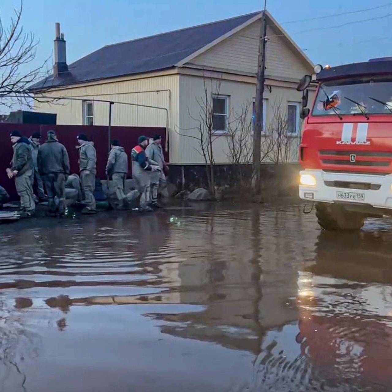 Власти подтвердили обнаружение двух жертв в зоне затопления в российском  городе: Происшествия: Россия: Lenta.ru