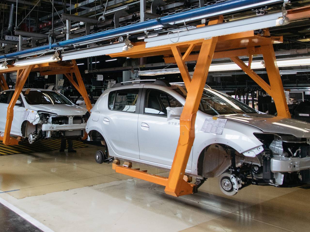 АвтоВАЗ» возобновил выпуск Lada Granta с «автоматом»: Бизнес: Экономика:  Lenta.ru