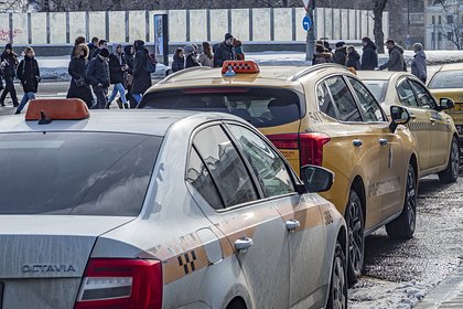 В России таксист-мигрант назвал женщину «русской тварью» и отказался ее везти