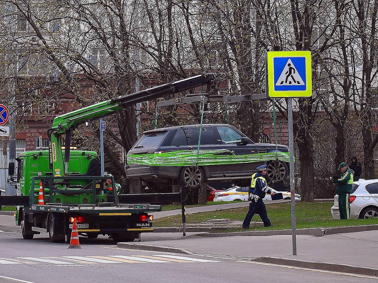 В Госдуме предложили запретить эвакуировать авто водителей при одном  условии: Политика: Россия: Lenta.ru