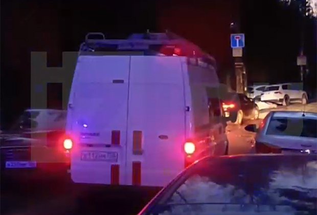 Машина скорой помощи на месте нападения на полицейских в Подмосковье