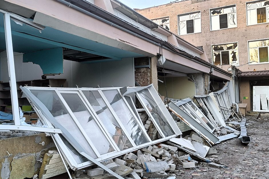 Руины одного из учебных корпусов общеобразовательной школы №2, Авдеевка, март 2024 года
