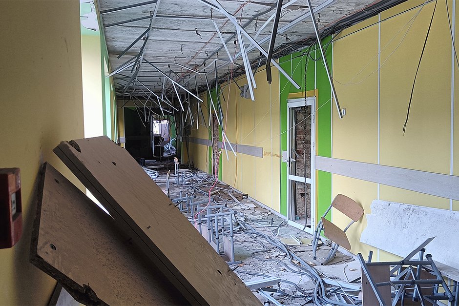 Разрушенный школьный коридор, Авдеевка, март 2024 года