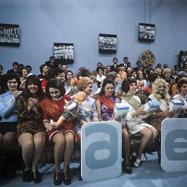 Участницы во время съемок телевизионной передачи «А ну-ка, девушки!»