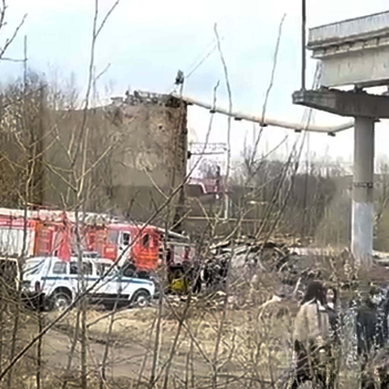 Движение поездов приостановлено из-за обрушения моста в Смоленской области:  Городская среда: Экономика: Lenta.ru