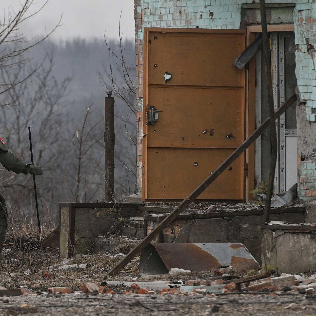 Жилой дом в Донецке оказался разрушен из-за обстрела ВСУ: Украина: Бывший  СССР: Lenta.ru