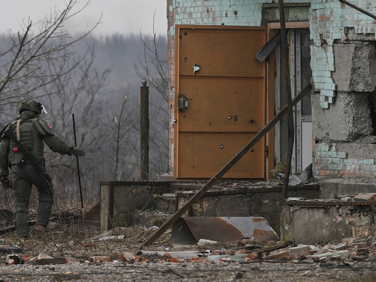 Жилой дом в Донецке оказался разрушен из-за обстрела ВСУ: Украина: Бывший  СССР: Lenta.ru