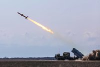 Россия перехватила украинскую ракету «Нептун» над Черным морем. Жители Севастополя сообщали о мощных взрывах над городом 