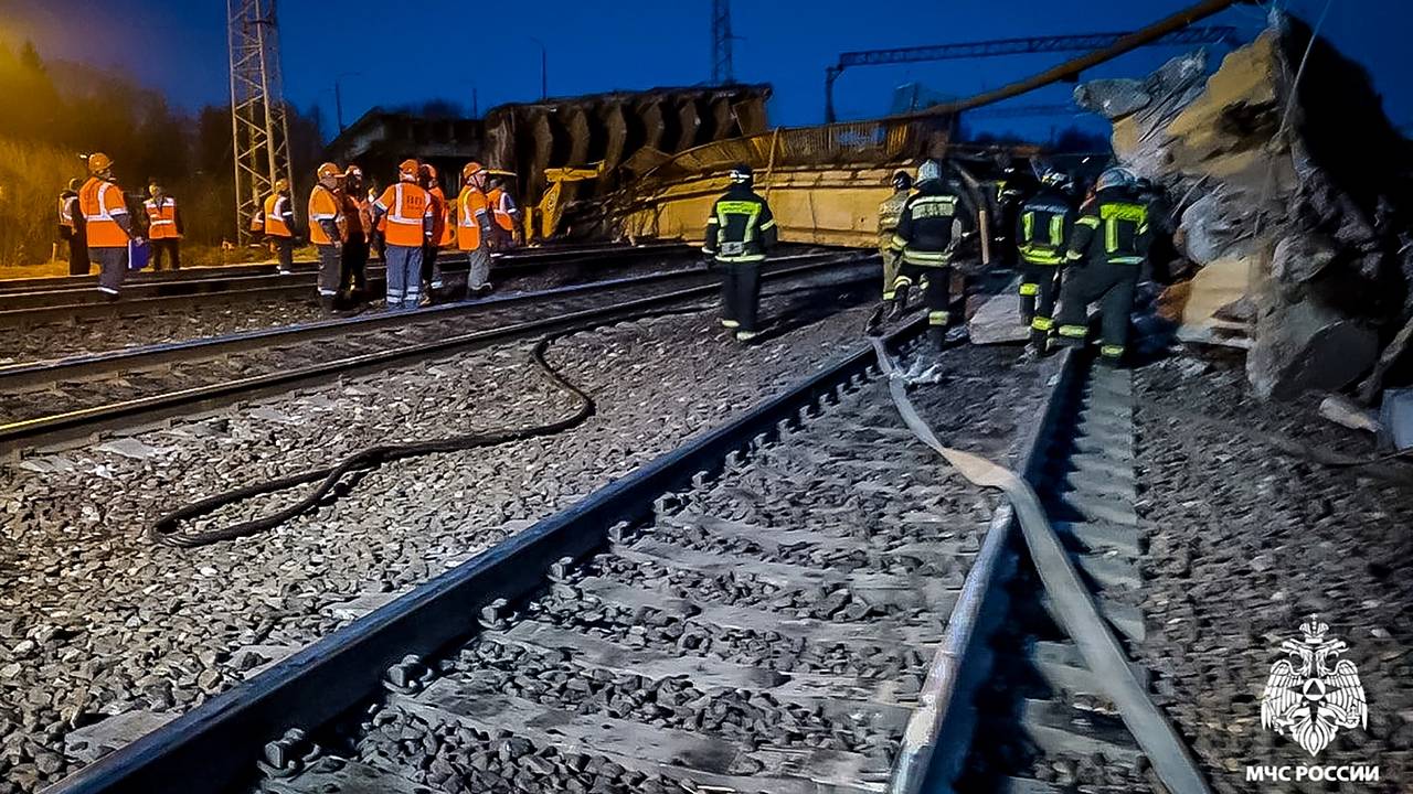 Раскрыты новые схемы движения поездов после обрушения моста в Вязьме:  Россия: Путешествия: Lenta.ru