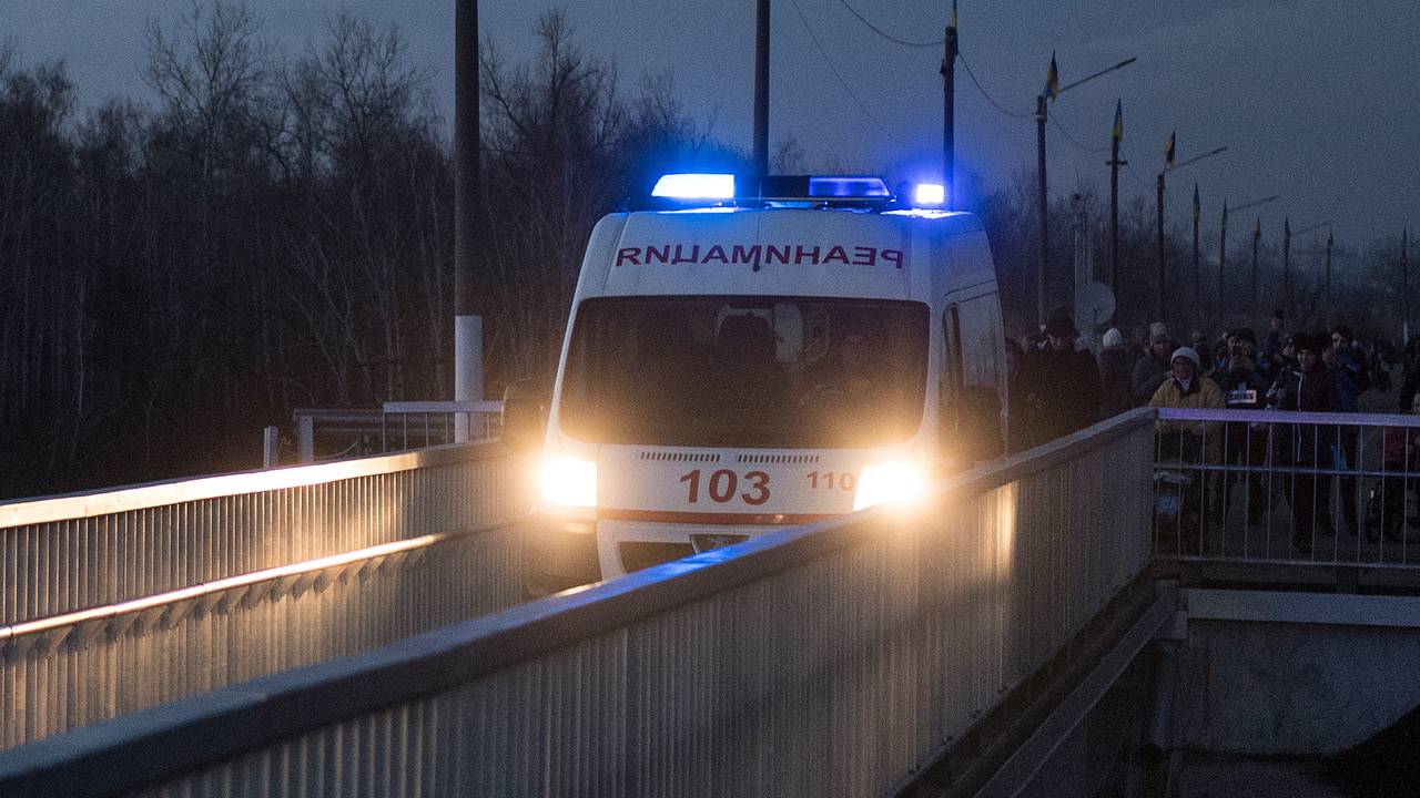 Попавших под обстрел в ЛНР российских журналистов отвезут в Луганск: ТВ и  радио: Интернет и СМИ: Lenta.ru