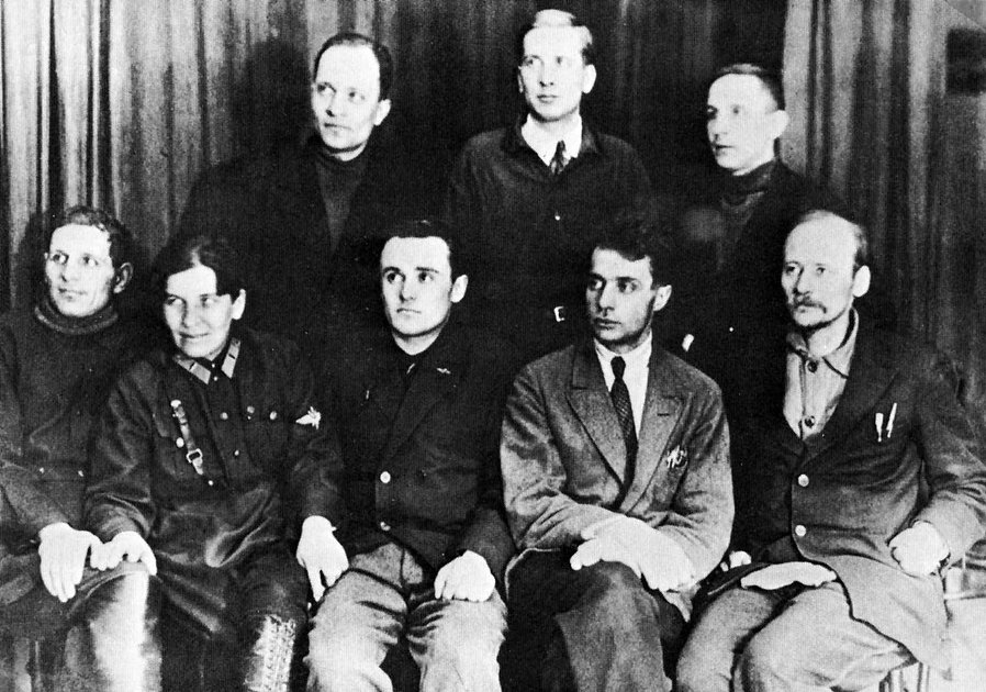 Члены группы изучения реактивного движения (ГИРД) в 1932 году. Вверху в центре — Юрий Победоносцев, внизу в центре — Сергей Королев, крайний справа — Фридрих Цандер