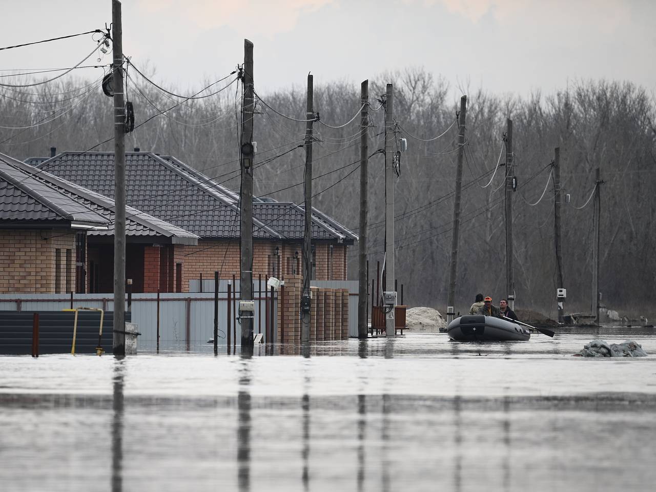 Уровень воды реки Урал в Оренбурге поднялся до рекордного за всю историю:  Общество: Россия: Lenta.ru