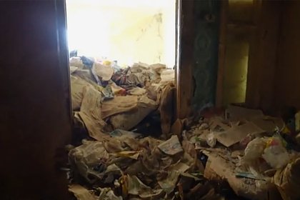 Россиянин бесследно исчез и оставил соседям накопленный за 10 лет мусор