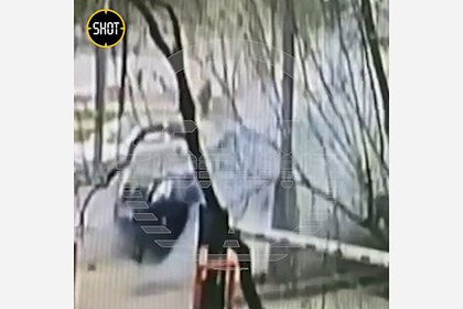Момент взрыва внедорожника в Москве сняли на видео
