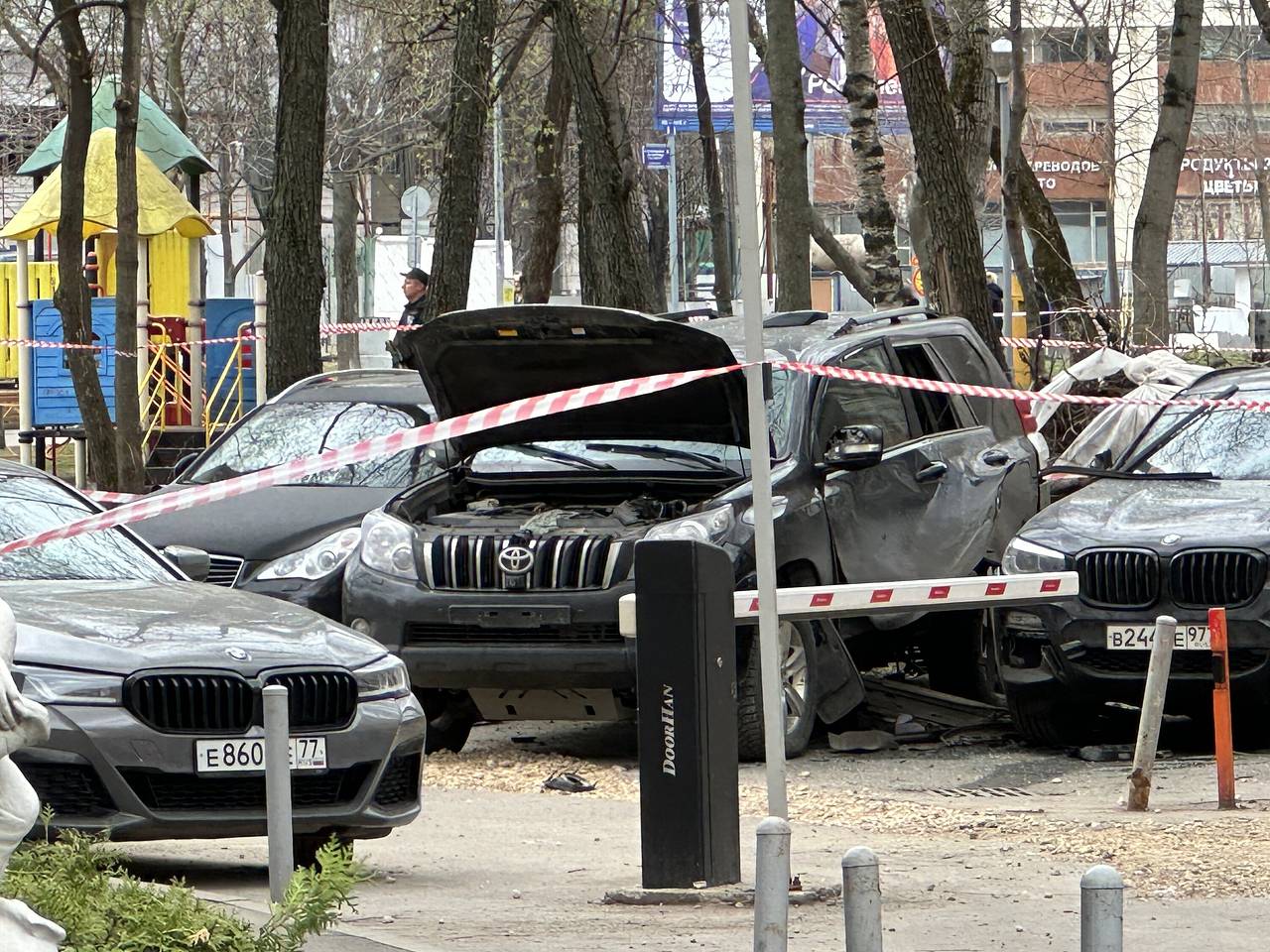 Стала известна личность хозяина взорванного в Москве внедорожника: Силовые  структуры: Lenta.ru