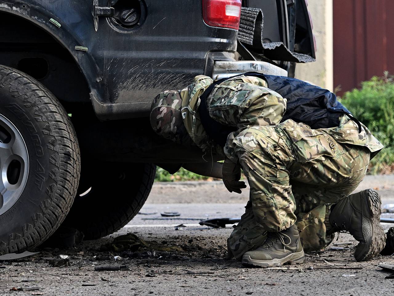 В Москве взорвали черный внедорожник. Его хозяином оказался бывший  подполковник СБУ