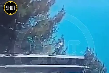 Момент падения туристки с 50-метровой высоты в Абхазии попал на видео