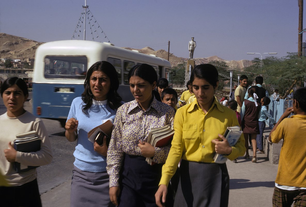 Иранские студентки на улице