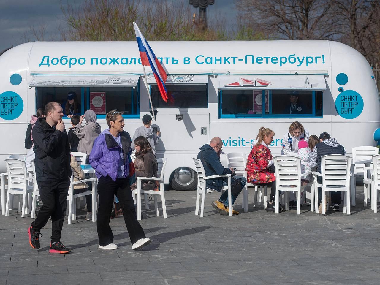 Ракеты, звезды и скафандры. Какие места обязаны посетить туристы в  Петербурге?: Москва: Россия: Lenta.ru