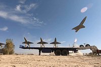 Иран начал массированную воздушную атаку на Израиль. США помогают сбивать дроны и ракеты 