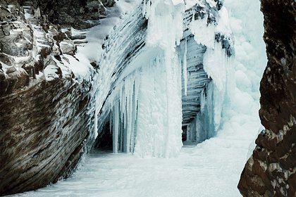 Появились подробности о найденном в снежной пещере россиянине