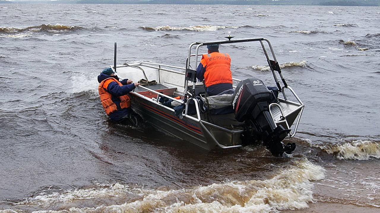 Машина с возвращавшимися с СВО россиянами утонула в реке — ее не могут  достать двое суток. Что об этом известно?: Общество: Россия: Lenta.ru