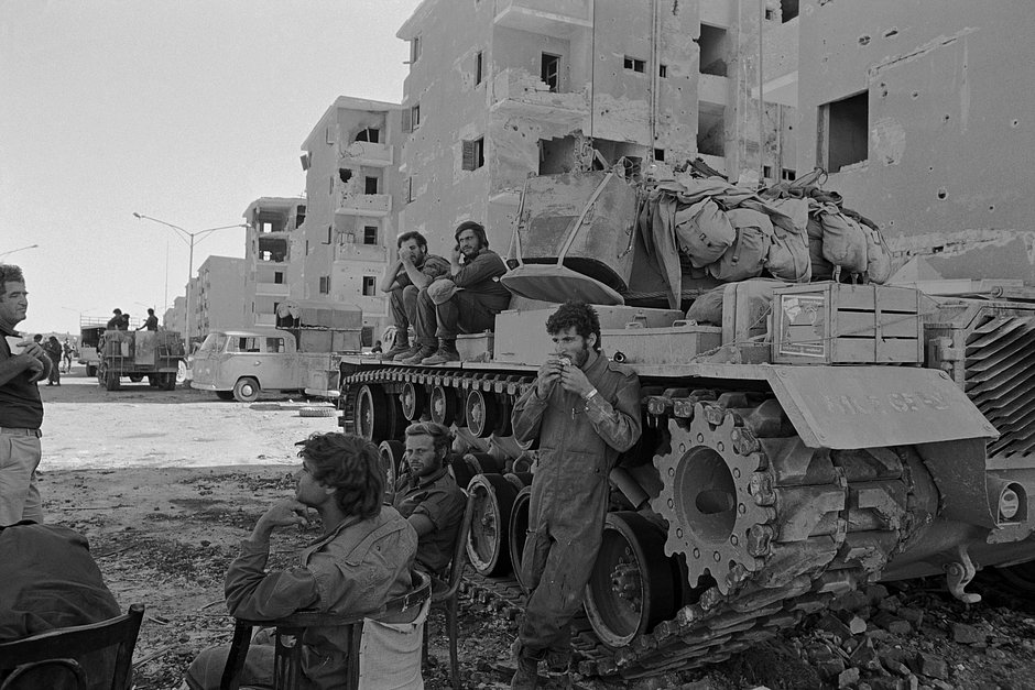 Израильские солдаты в городе Суэц во время войны Судного дня, Египет, 1973 год