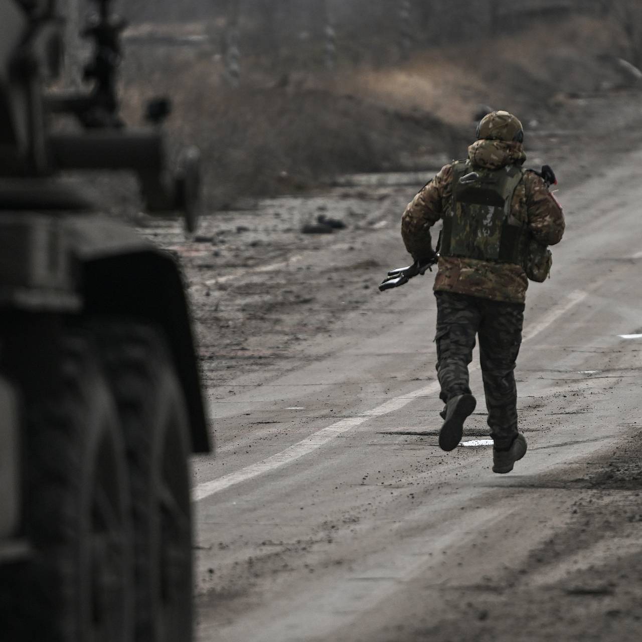 Военврач закрыл собой раненых солдат от удара дрона и спас пятерых бойцов:  Украина: Бывший СССР: Lenta.ru