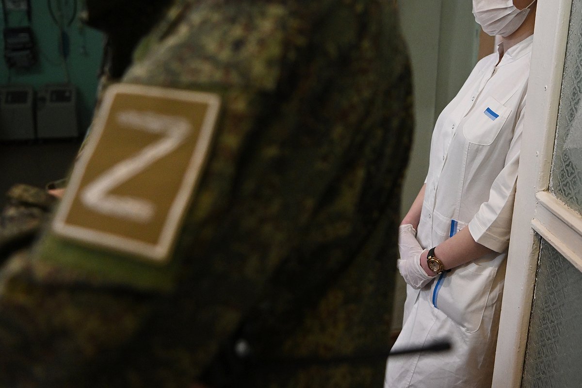 Военный медик погиб, спасая раненых российских бойцов. Он закрыл их собой от удара дрона ВСУ