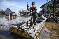 «Нас ждут очень тяжелые испытания» Россия страдает от небывалого потопа. Какие города окажутся на пути наводнения?