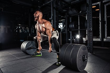 Fitness trainer names the most dangerous exercises in the gym